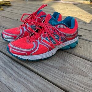 Womens New Balance Sneakers 580 V4 Shoes 8 Pink/Blue Athletic Running Workout